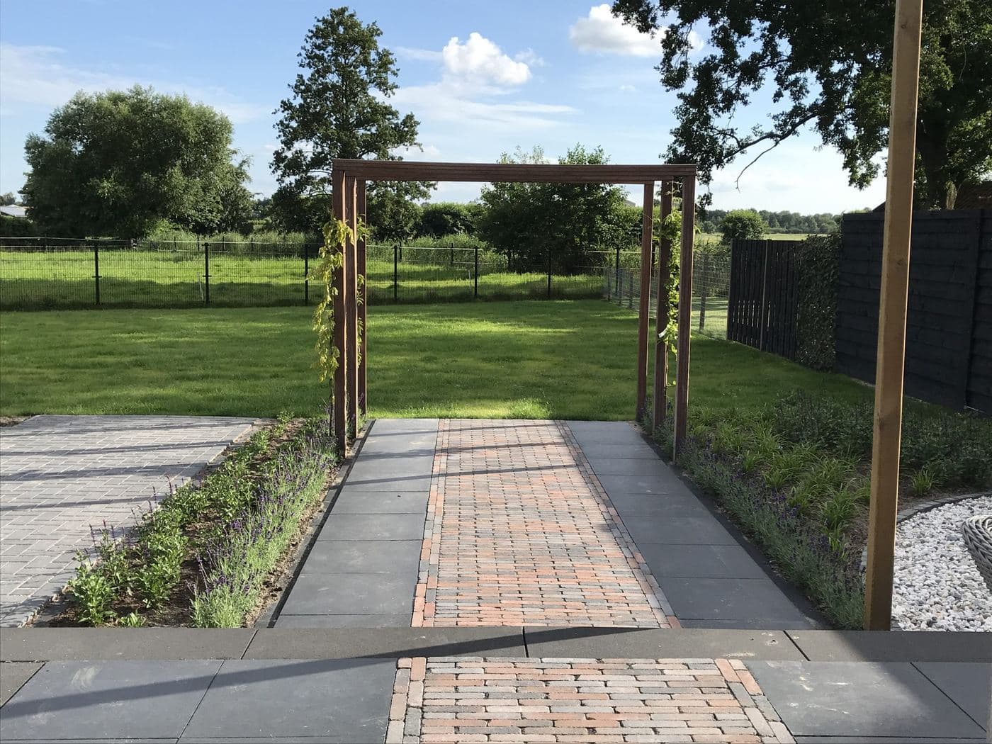 Renovatie voor- en achtertuin, beeld 5 van 5